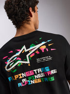 Alpinestars Wild Oversized CSF Tee, t-shirt a maniche corte, nero, grande grafica posteriore con vivace logo Astars multicolore e tipografia, abbigliamento casual sportivo