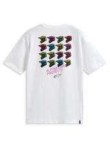 Alpinestars Maglietta Pop Helmet CSF, T-shirt a maniche corte, bianco, vista posteriore con una griglia di caschi M10 multicolore e la scritta ALPINESTARS PROTECTS, streetwear casual d'ispirazione motorsport