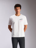 Alpinestars Pop Helmet CSF Tee, t-shirt a maniche corte, bianca, logo Astars nero con scritta rosa Alpinestars Protects, streetwear casual ispirato al motorsport