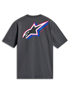 Alpinestars Angler CSF Tee, maglietta a maniche corte, grigio antracite, vista posteriore con grande logo Astars multicolore con riempimento perforato, accenti blu e rosa e testo 'Racing Ahead', abbigliamento casual motorsport