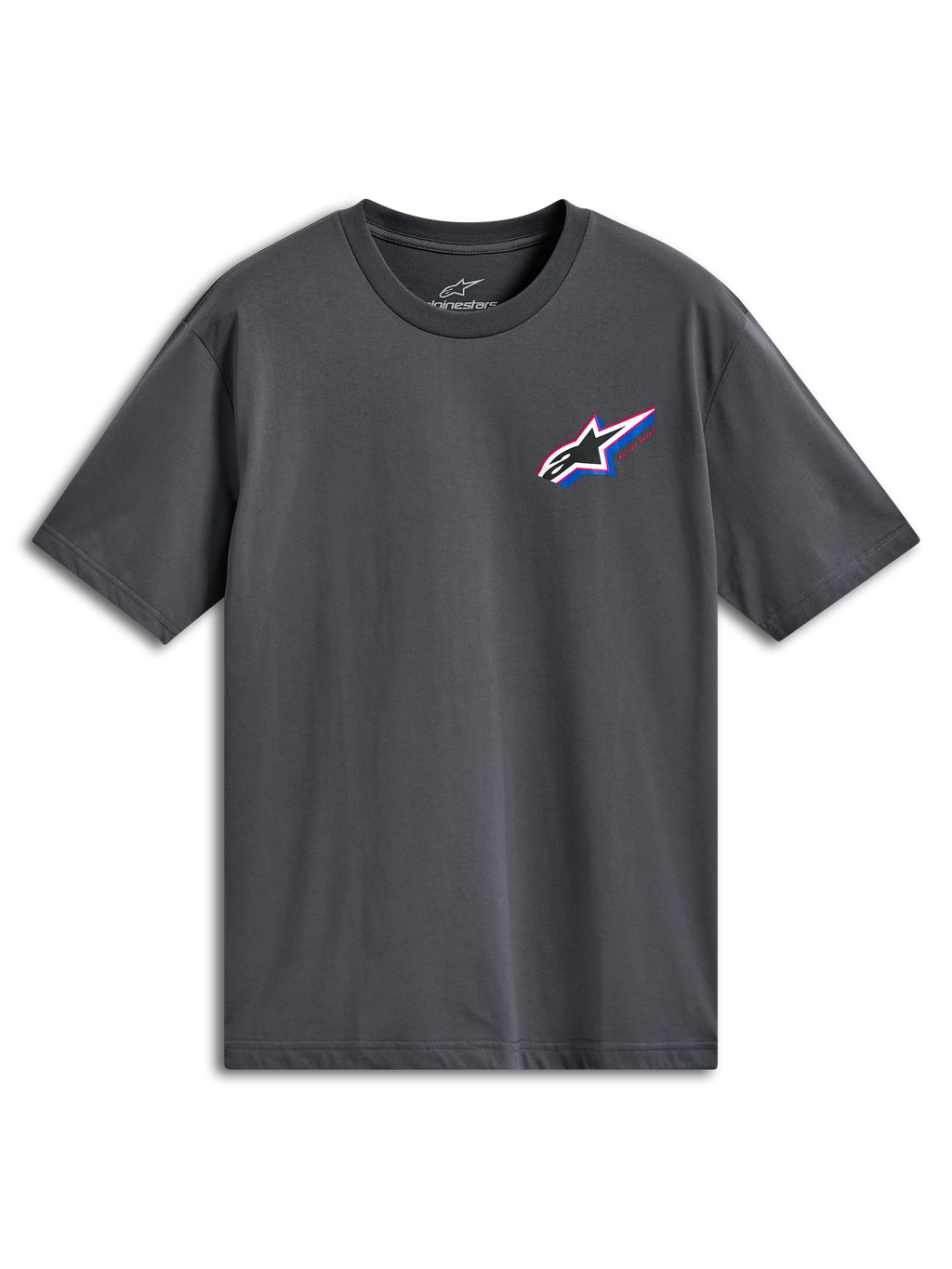Alpinestars Angler CSF Tee, maglietta a maniche corte, grigio antracite, logo Astars multicolore sul petto a sinistra con accenti rossi e blu, abbigliamento casual motorsport