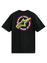 Alpinestars Aorbit CSF Tee, t-shirt a maniche corte, nera, con grande grafica circolare sul retro, testo "Always Fast Made to Last" e logo Astars giallo, abbigliamento streetwear casual motorsport