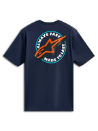 Alpinestars Aorbit CSF Tee, T-shirt a maniche corte, blu navy, vista posteriore con grafica circolare Always Fast Made to Last e logo a stella arancione e nero, abbigliamento casual motorsport streetwear