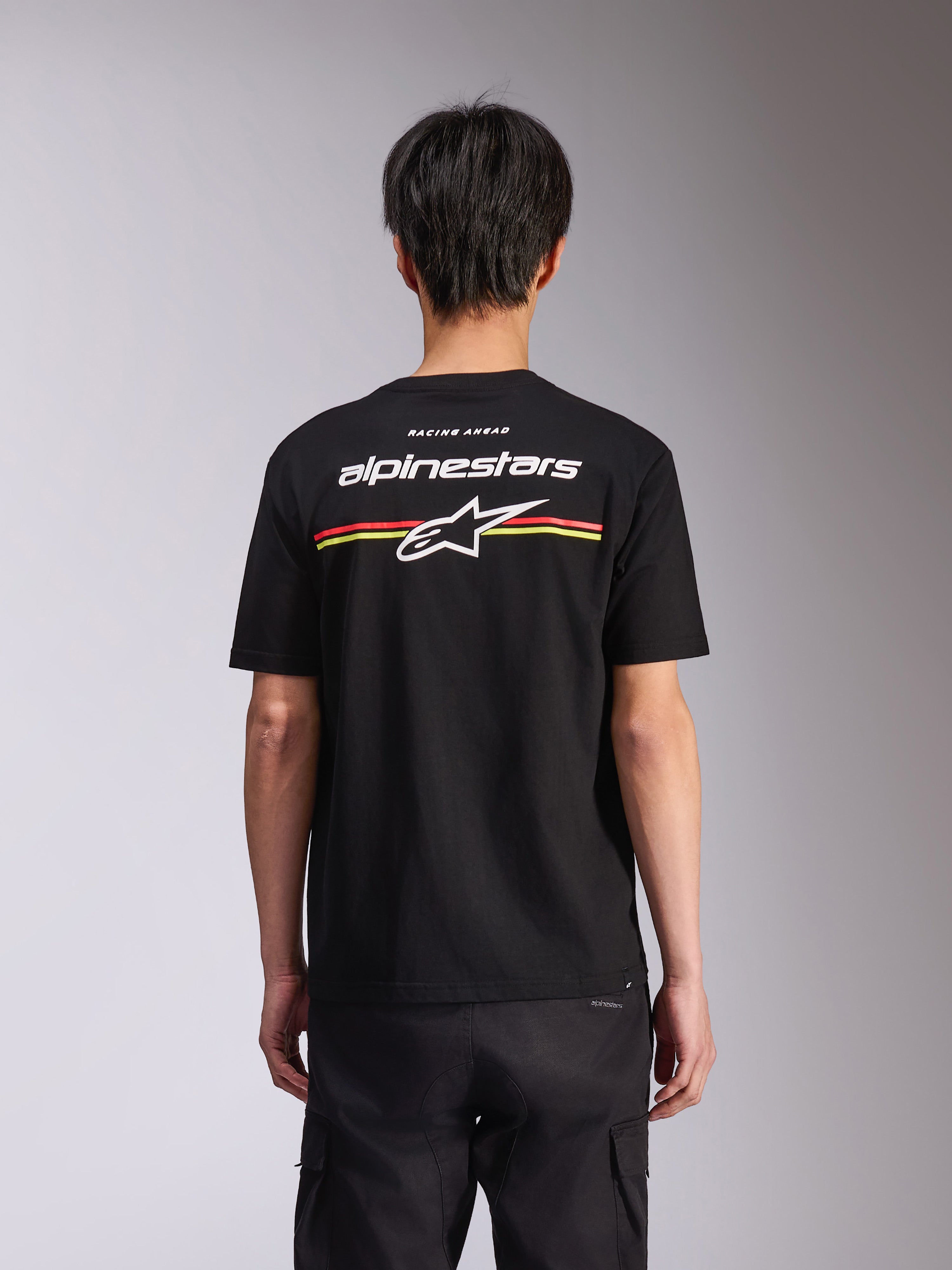 Alpinestars Lanes CSF Tee, t-shirt a maniche corte, nero, vista posteriore con logo Alpinestars bianco e stella Astars con strisce rosse e gialle, streetwear casual motorsport