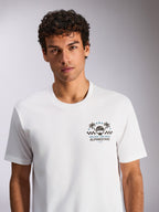Alpinestars Order CSF Tee, t-shirt a maniche corte bianca, stampa grafica con casco e palme, testo "One Goal. One Vision.", abbigliamento sportivo casual da motorsport