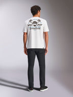Alpinestars Order CSF Tee, T-shirt a maniche corte, bianca, vista posteriore con grafica di casco e palme, motivo a scacchi e logo Alpinestars, abbigliamento sportivo casual motorsport