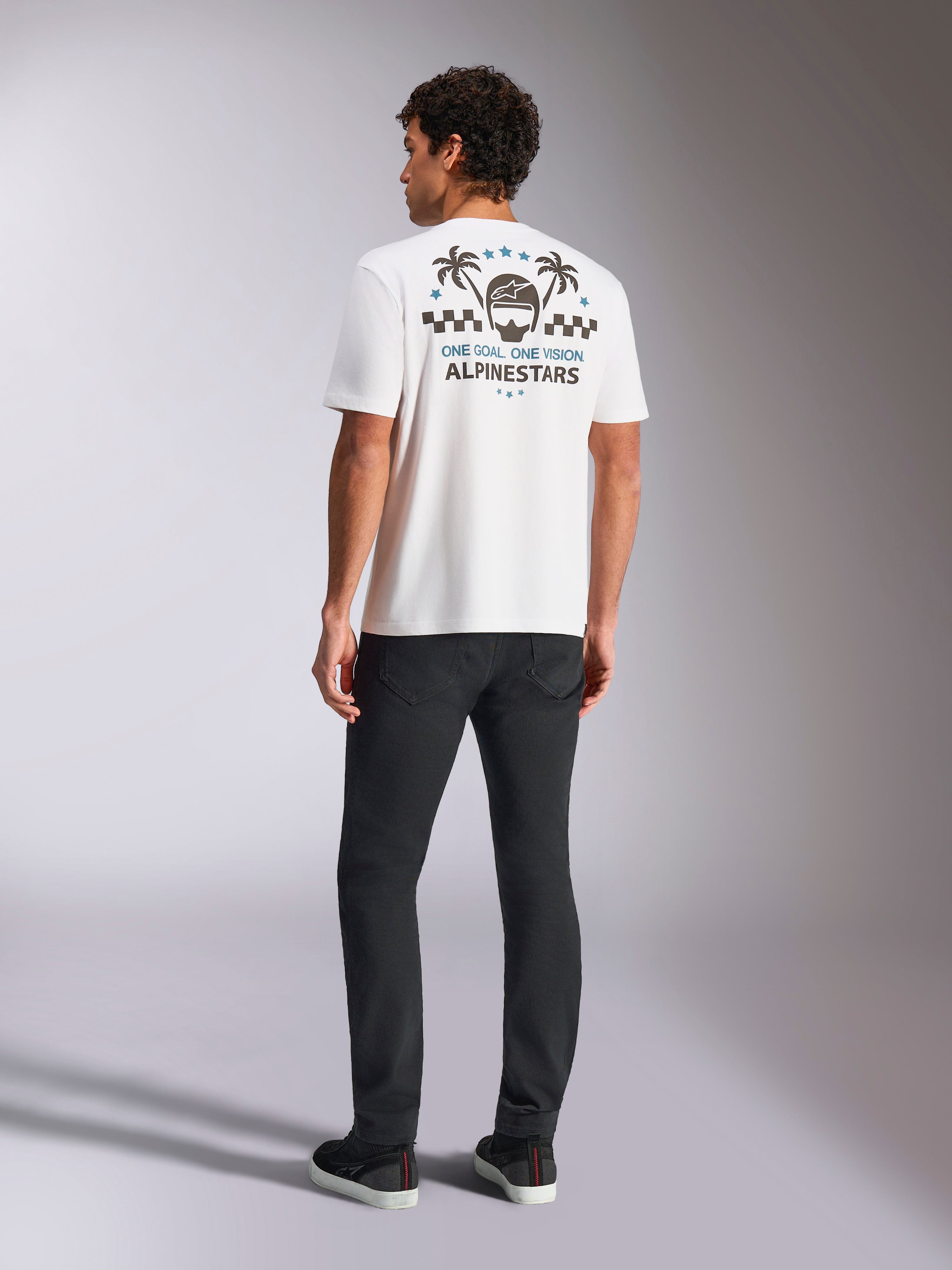 Alpinestars Order CSF Tee, t-shirt a maniche corte, bianco, vista posteriore con grafica di palme e casco, slogan 'One Goal One Vision', streetwear casual ispirato al motorsport