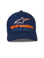 Cappello Alpinestars Instinct, berretto da baseball blu navy, visiera curva con corona strutturata, logo Alpinestars arancione e logo a stella a strisce sul davanti, scritta "RACING AHEAD" azzurra, abbigliamento sportivo casual