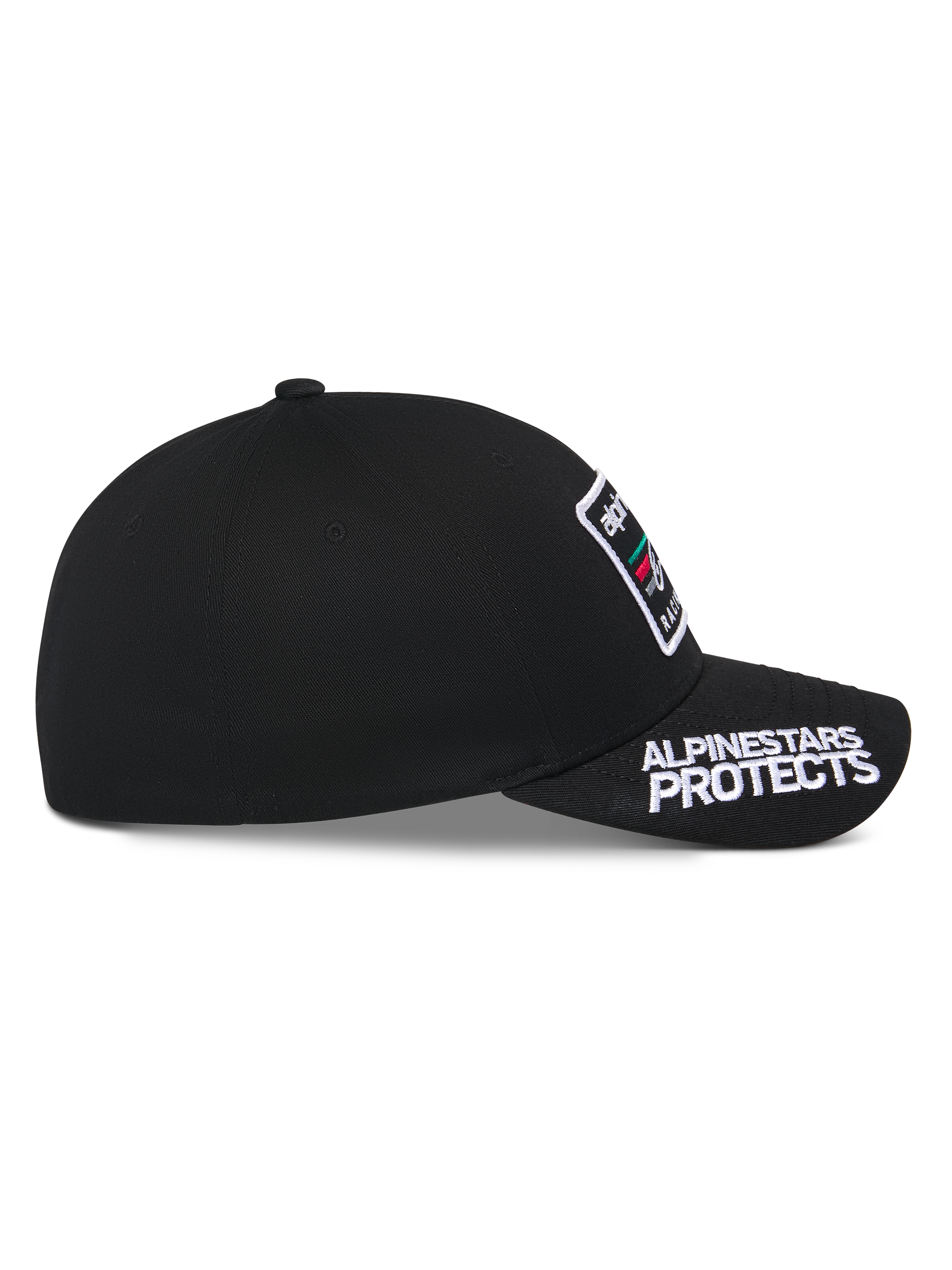 Alpinestars Cappello Surpass, nero, vista di profilo laterale, visiera curva con ricamo bianco 'ALPINESTARS PROTECTS', corona strutturata con toppa frontale con logo, copricapo casual ispirato al motorsport