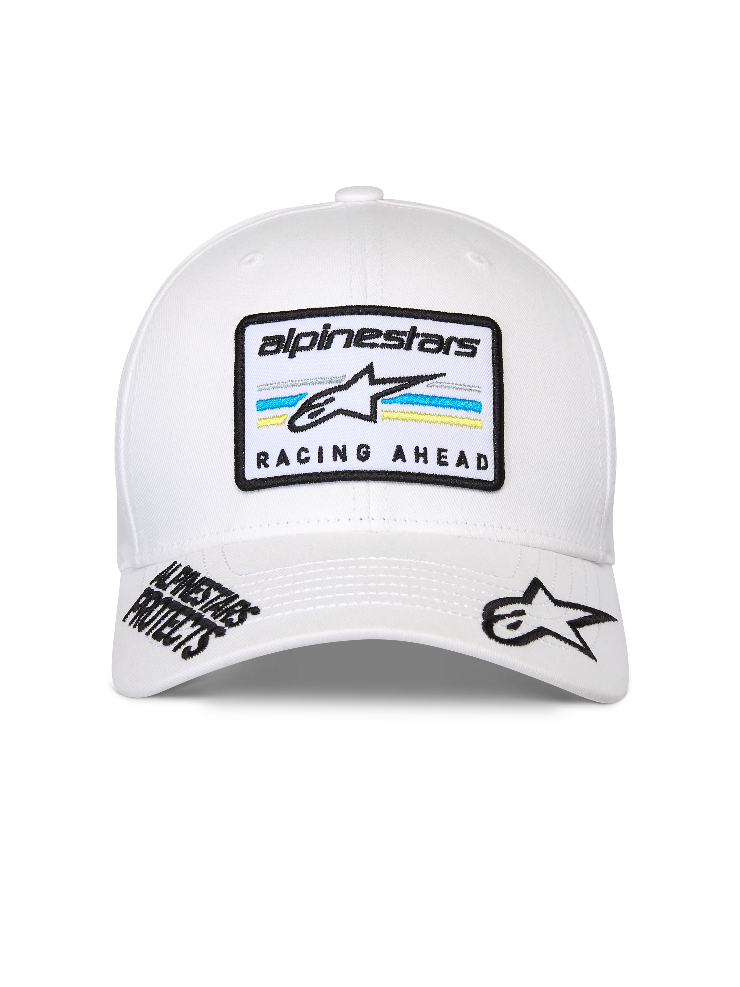 Cappello Alpinestars Surpass, berretto bianco con visiera curva e corona strutturata, toppa centrale con marchio 'alpinestars' e testo 'RACING AHEAD' su strisce blu e gialle, loghi neri ricamati sulla visiera, stile casual motorsport