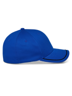 Alpinestars Corp Shift Relay Hat, cappello da baseball strutturato, blu, vista laterale con visiera curva con finitura sutache nera e dettaglio sandwich bianco, copricapo casual ispirato al motorsport