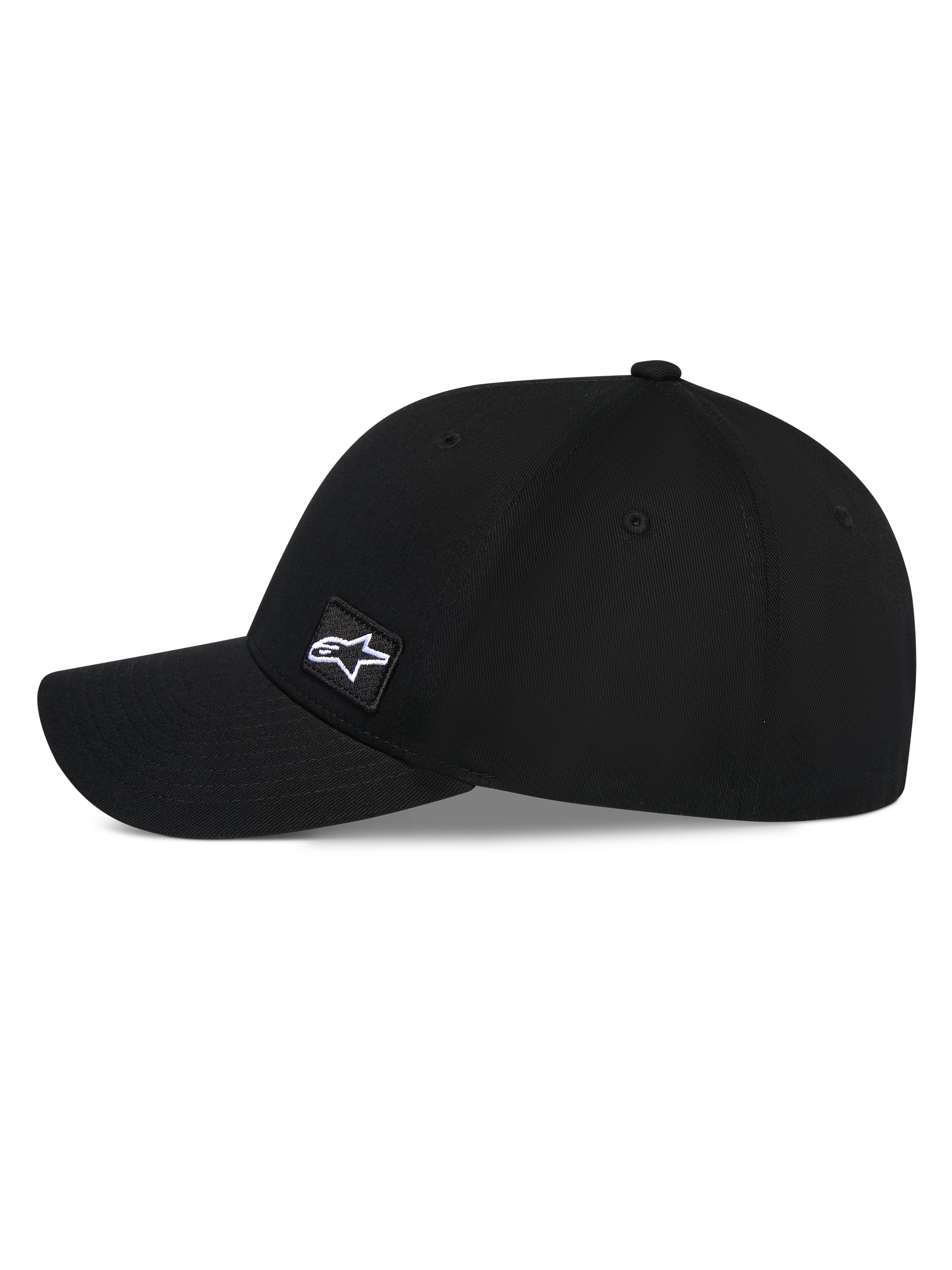 Cappello Alpinestars Pivot, cappello da baseball nero, vista laterale di profilo con visiera curva e corona strutturata, piccola toppa quadrata con logo Astars ricamato sul lato, copricapo casual ispirato al motorsport