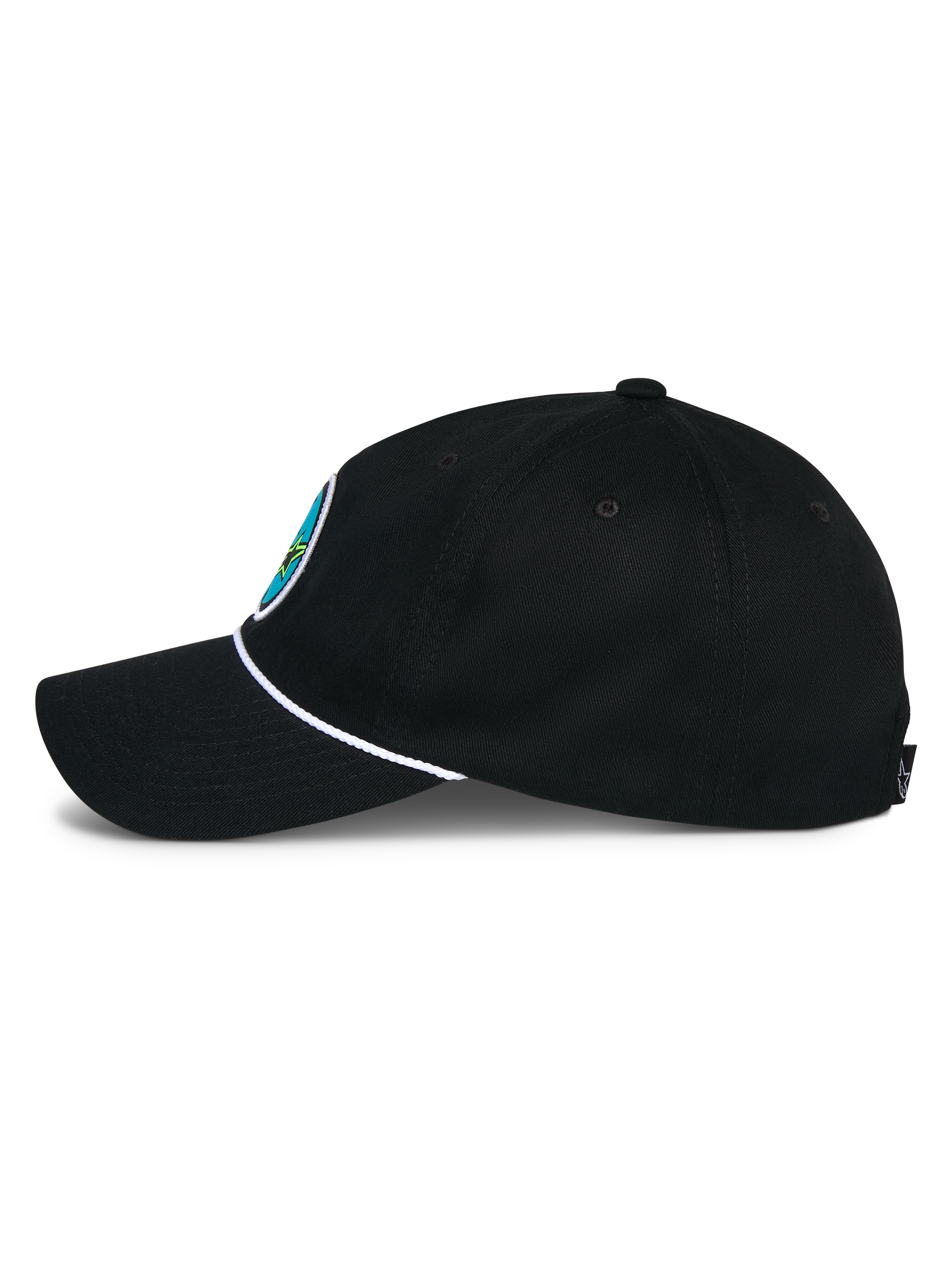 Cappello Alpinestars Calipalm Strapback, nero, vista laterale, visiera curva con dettaglio cordino bianco, tessuto in twill di cotone nero, toppa frontale colorata, copricapo casual ispirato al motorsport