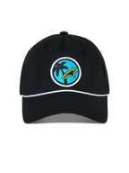 Cappello Alpinestars Calipalm Strapback, cappello nero, caratterizzato da una toppa circolare tessuta con una palma e logo Astars verde lime su sfondo blu, dettaglio cordino bianco sopra la visiera, abbigliamento sportivo casual