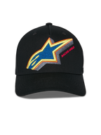 Cappello Alpinestars Lucid Snapback, nero, vista frontale con ricamo del logo Astars multicolore e scritta Racing Ahead, visiera curva e corona strutturata, accessorio casual sportswear