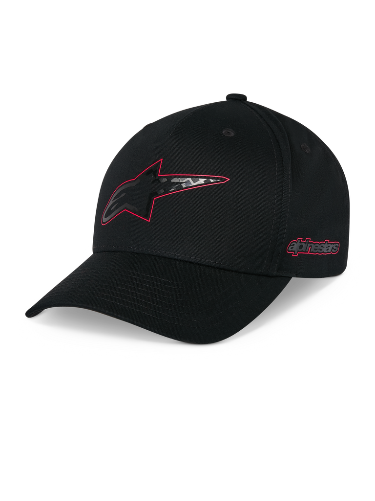 Cappello Snapback Alpinestars Carbon Fiber, nero, visiera curva con corona strutturata, logo Astars frontale con contorno rosso ed effetto fibra di carbonio, scritta Alpinestars laterale in rosso, copricapo motorsport casual