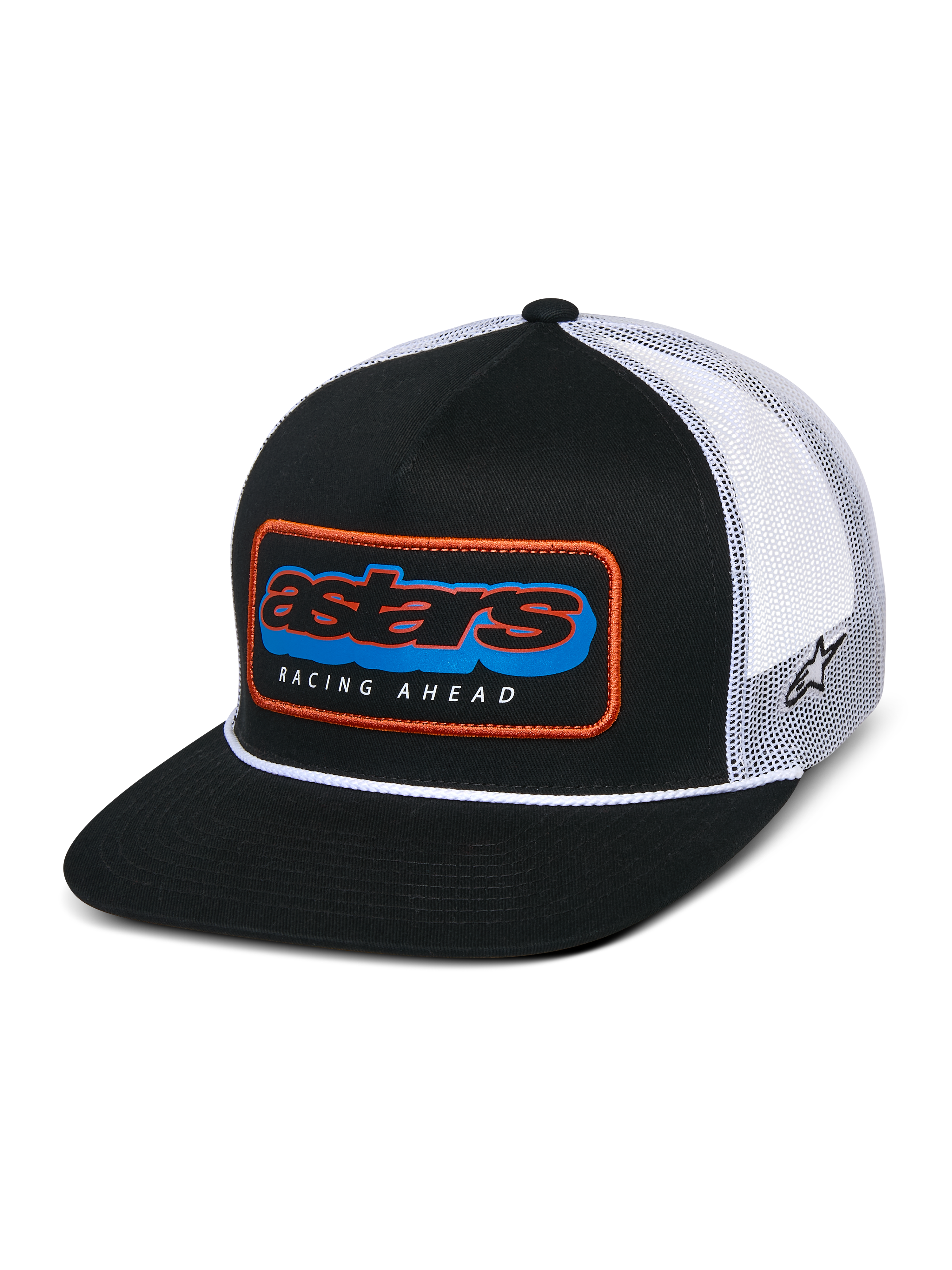 Cappello Alpinestars Phosphor Trucker, nero e bianco, visiera piatta con corona strutturata e dettaglio a cordoncino bianco, patch frontale Astars multicolore con bordo arancione e scritta "RACING AHEAD", retro in rete bianca traspirante con ricamo logo laterale
