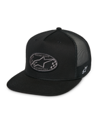 Cappellino Trucker Alpinestars Contender, cappellino snapback nero, visiera piatta, patch ovale frontale con logo Astars a scacchi e scritta Racing Ahead, retro in rete nera, ricamo del logo sul lato, abbigliamento streetwear casual motorsport