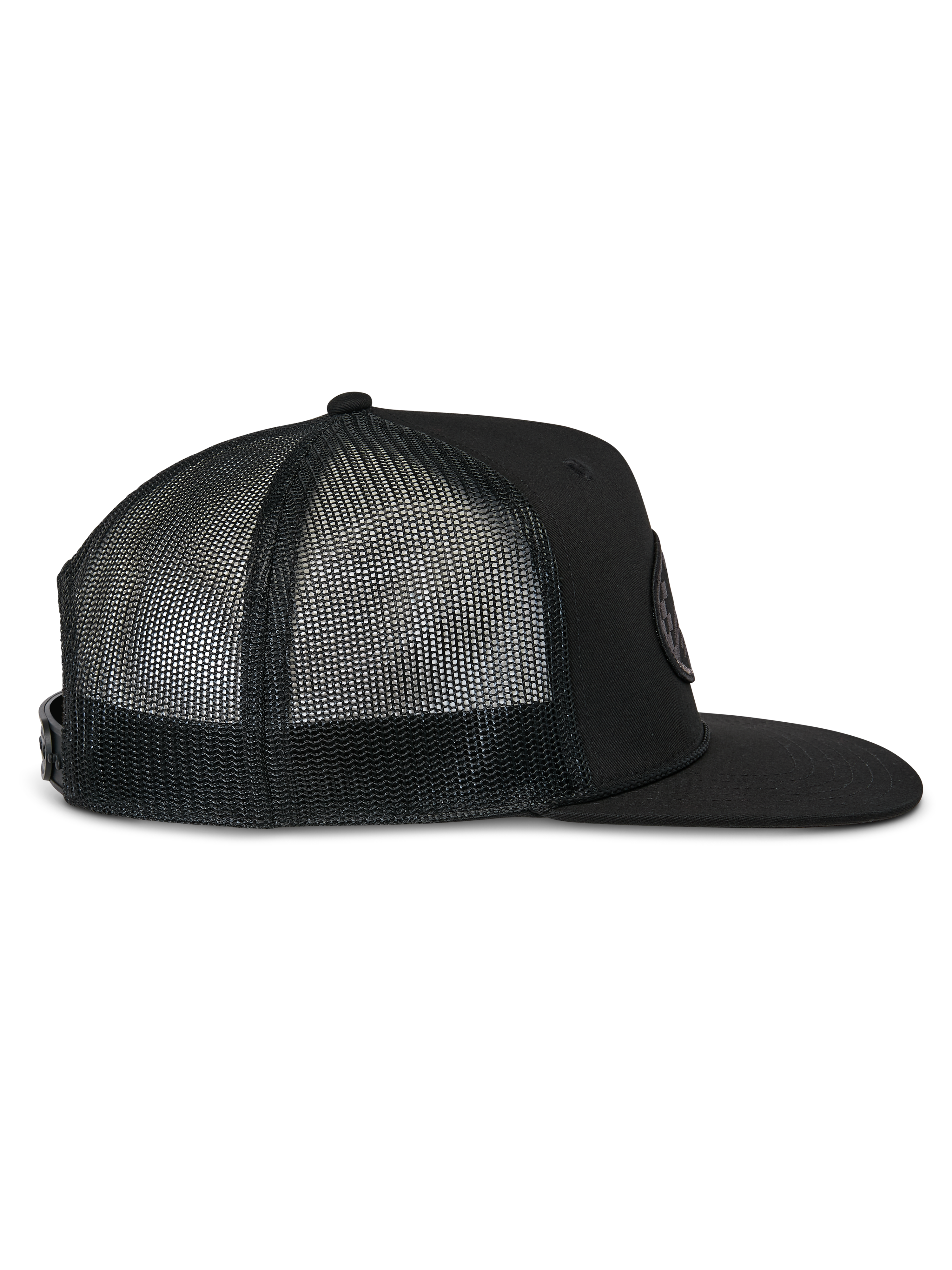 Cappellino Trucker Alpinestars Contender, cappellino trucker nero, vista laterale, con visiera piatta e pannelli posteriori in rete traspirante, chiusura snapback, stile motorsport casual
