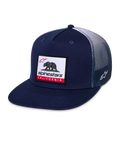 Alpinestars Cali Gradient Trucker Hat, cappellino snapback, blu navy e bianco, con visiera piatta, toppa tessuta con orso della California sul davanti, retro in rete di poliestere a gradiente e ricamo laterale del logo Astars