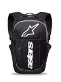 Alpinestars GFX Boss Backpack, zaino quotidiano di medie dimensioni, nero e bianco, con grande logo Astars bianco e marchio verticale, tasche laterali in rete per bottiglie d'acqua, spallacci imbottiti in air mesh, struttura resistente per uso casual
