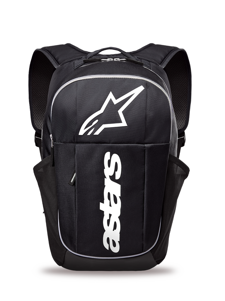 Alpinestars GFX Boss Backpack, zaino quotidiano di medie dimensioni, nero e bianco, con grande logo Astars bianco e marchio verticale, tasche laterali in rete per bottiglie d'acqua, spallacci imbottiti in air mesh, struttura resistente per uso casual