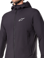 Alpinestars A-Dura Thermal Jacket, giacca da mountain bike nera, primo piano del tessuto tecnico isolante, design leggero e traspirante per il ciclismo off-road in climi freddi