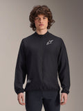 Alpinestars Giacca A-Aria Windbreaker, nero, giacca da ciclismo leggera, con logo Astars bianco sul petto e branding in basso a destra, zip frontale completa, collo alto, polsini e orlo elastici, vestibilità performante per sport all'aperto