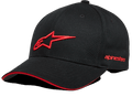 Alpinestars Rostrum Hat, berretto da baseball nero con logo a stella 3D rosso, visiera curva con bordo rosso, branding Alpinestars ricamato lateralmente, copricapo casual da motorsport