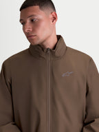 Alpinestars Giacca Overhaul Racer, giacca sportswear leggera da uomo, marrone, con design ispirato al motorsport, colletto alto, scomparto per cappuccio nascosto e piccolo logo Astars stampato in HD sul petto