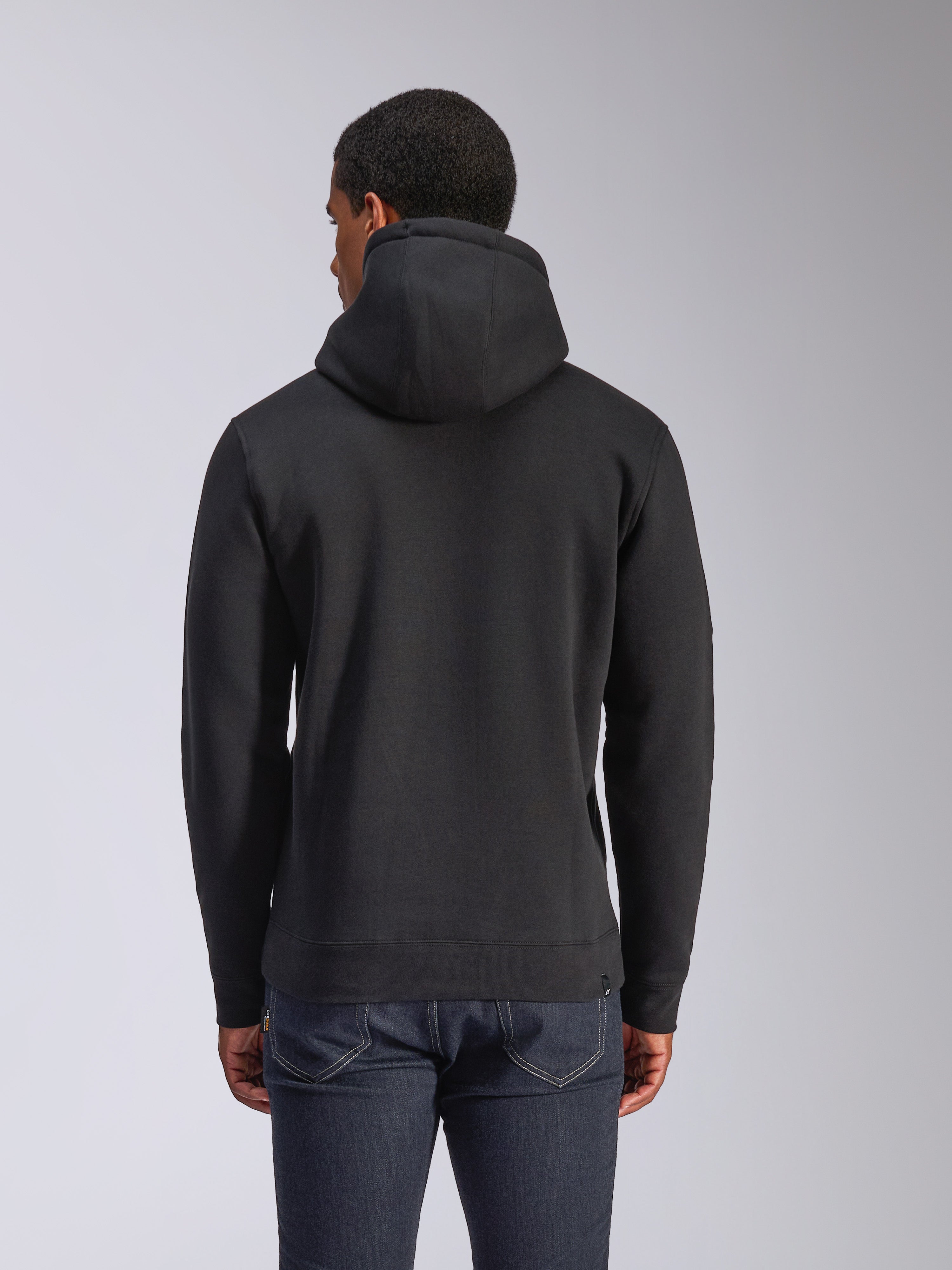 Alpinestars Blaze V3 Hoodie, vista posteriore di una felpa in pile nera a pullover, casual streetwear, con polsini e orlo a coste, cappuccio foderato in jersey, indossata con jeans blu scuro