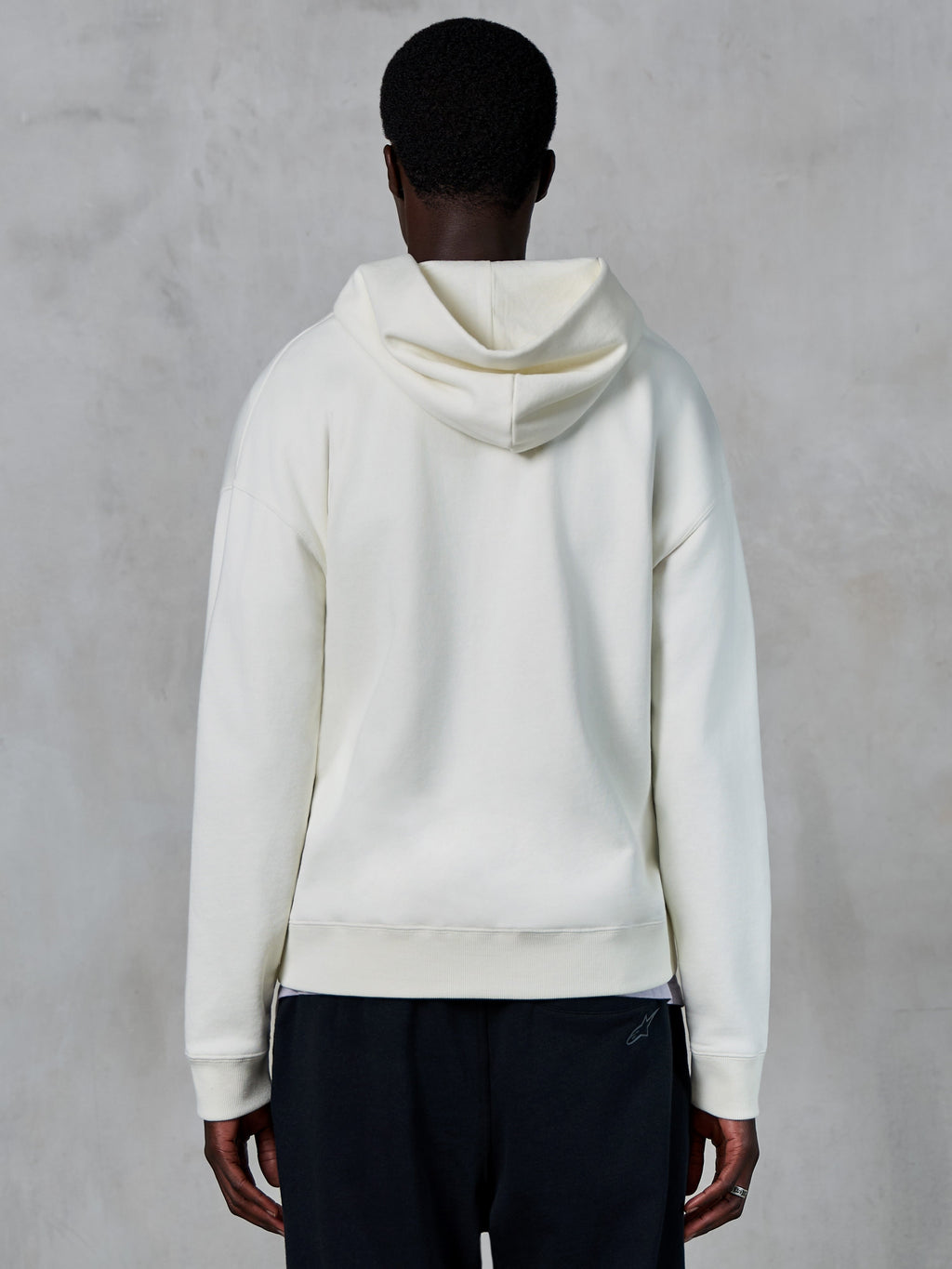 Alpinestars Essentials Ageless Zip Hoodie, vista posteriore, Off White, streetwear casual, pile compatto premium, vestibilità rilassata, polsini e orlo a costine, design pulito e minimalista