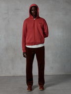 Alpinestars Essentials Ageless Zip Hoodie, abbigliamento sportivo casual, rosso mattone, zip integrale con cappuccio con coulisse, piccolo logo sul petto, vestibilità rilassata con lavaggio a pietra