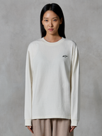 Alpinestars Essentials Ageless LS Tee, maglia a maniche lunghe, Off White, con un piccolo logo a stella nero sul petto, vestibilità rilassata e contemporanea, jersey di cotone organico, streetwear casual ispirato al motorsport
