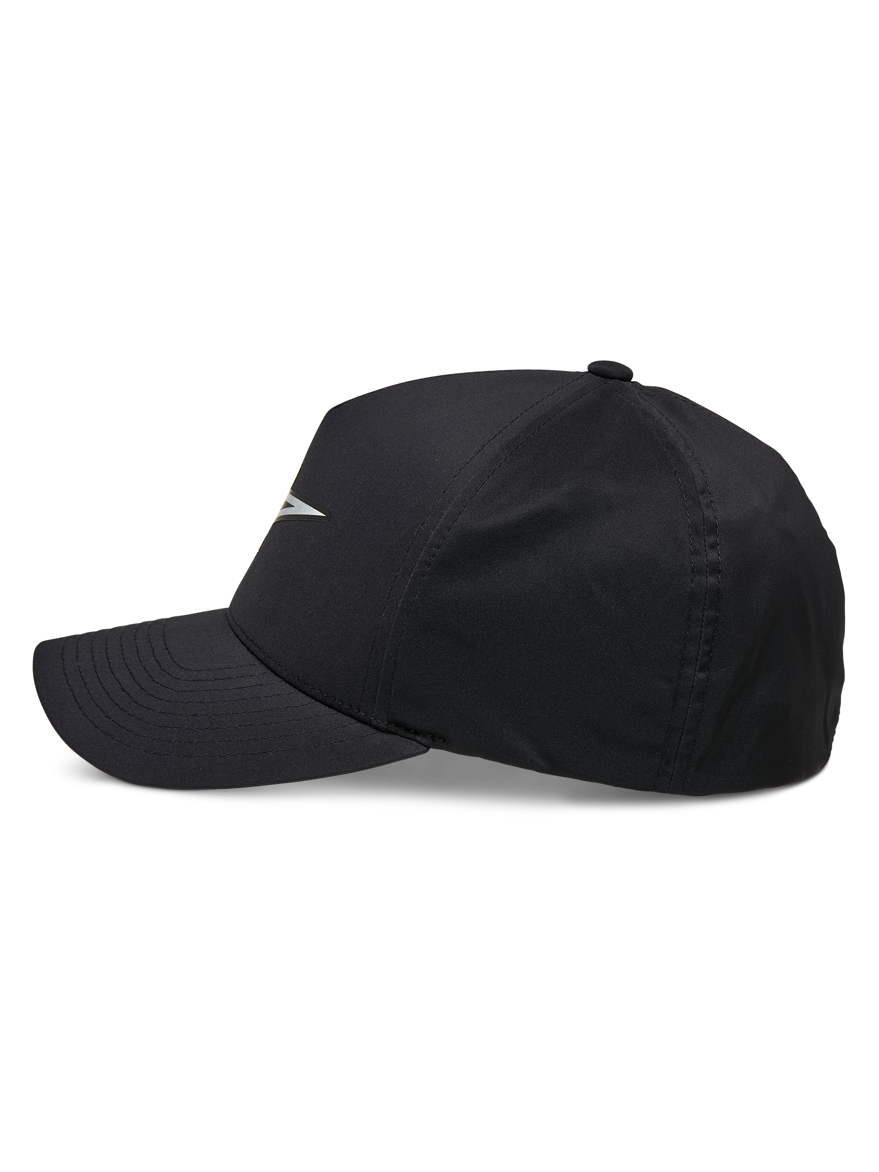 Alpinestars Ageless Reflex Waterproof Hat, nero, vista laterale di un cappello con visiera curva e corona strutturata, caratterizzato da logo Astars riflettente e tessuto tecnico impermeabile, copricapo casual ad alte prestazioni
