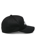Cappello Alpinestars Ride Sonic, vista di profilo, nero con logo ricamato 3D bianco, visiera curva, corona strutturata, tessuto twill elasticizzato, copricapo casual da motorsport