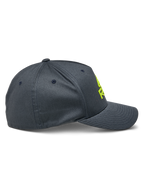 Cappello Alpinestars Ride Sonic, vista laterale, grigio antracite con logo ricamato 3D giallo fluo, visiera curva e corona strutturata, copricapo casual da motorsport in twill elasticizzato