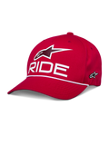 Alpinestars Ride Comp Snapback Hat, cappellino rosso con logo Astars 3D e scritta RIDE bianchi, visiera curva con rifinitura in corda intrecciata bianca, corona strutturata, abbigliamento sportivo casual