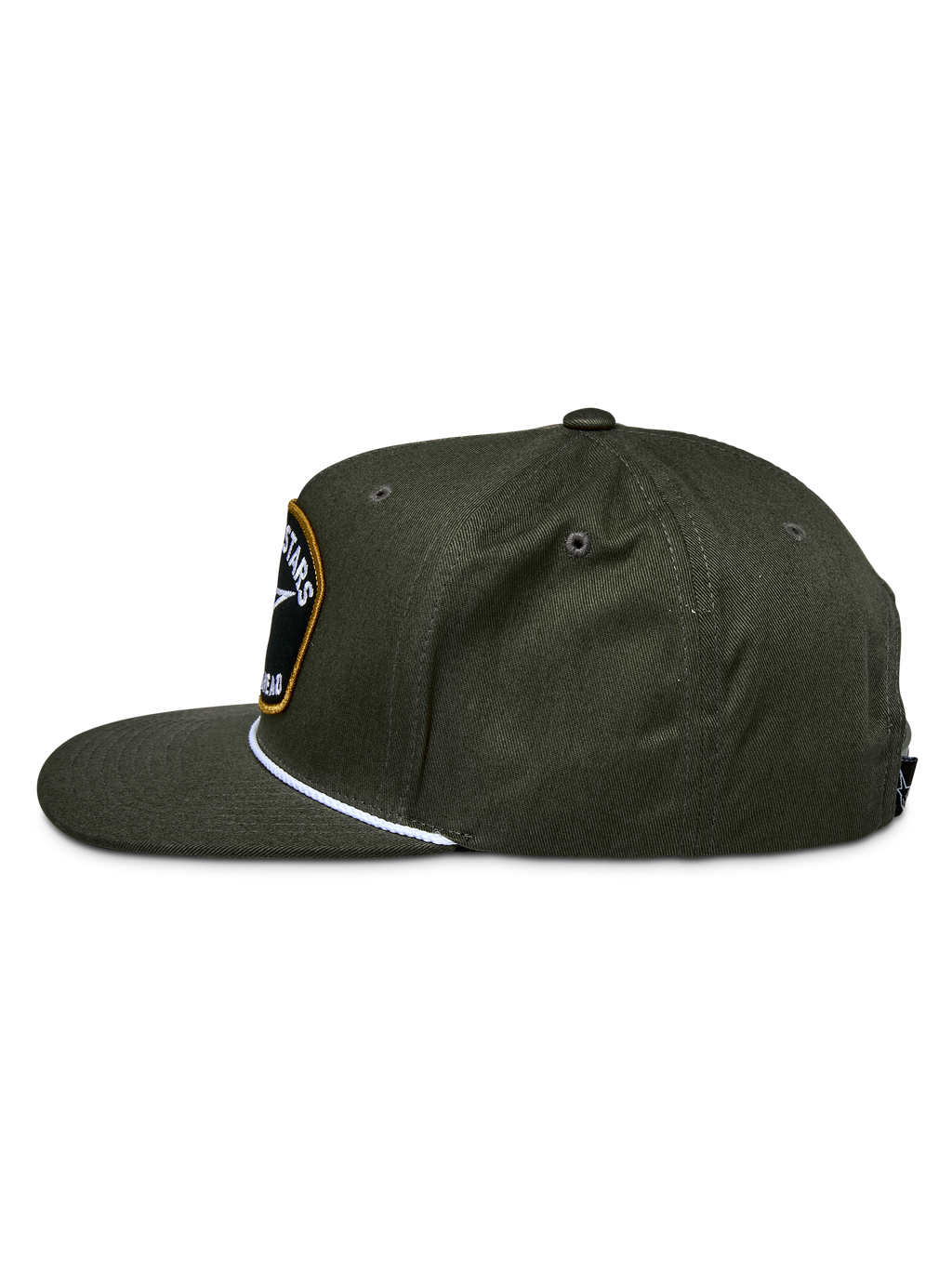 Cappello Snapback Alpinestars Promptus, verde militare, vista laterale che mostra la corona strutturata e la visiera piatta, con dettaglio a corda intrecciata bianca e patch frontale con logo ricamato, copricapo casual in twill di cotone