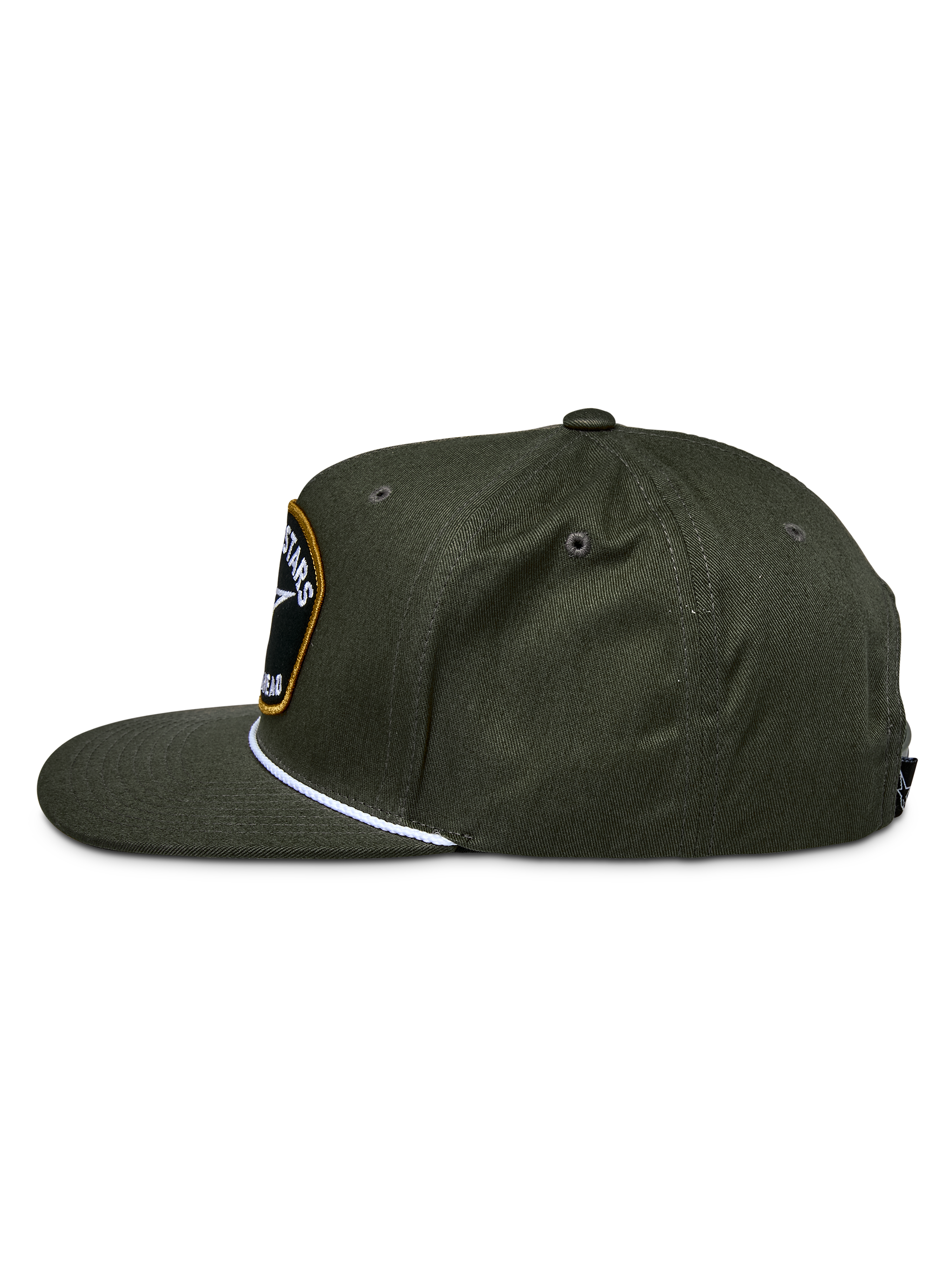 Cappello Snapback Alpinestars Promptus, verde militare, vista laterale che mostra la corona strutturata e la visiera piatta, con dettaglio a corda intrecciata bianca e patch frontale con logo ricamato, copricapo casual in twill di cotone