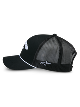 Cappello Alpinestars Agree Trucker, berretto trucker nero, vista laterale con parte anteriore in twill e retro in rete, dettaglio corda intrecciata bianca, loghi bianchi ricamati, copricapo casual ispirato al motorsport