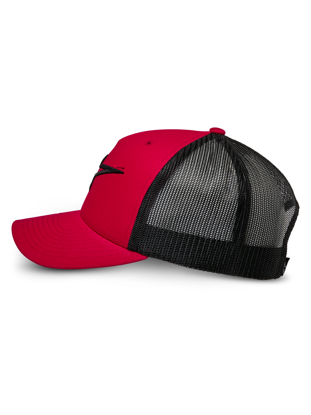 Alpinestars Ageless Trucker Hat, rosso e nero, vista laterale con visiera curva e parte anteriore strutturata con logo Astars nero ricamato in 3D, retro in rete nera per la traspirabilità, design classico ispirato al motorsport