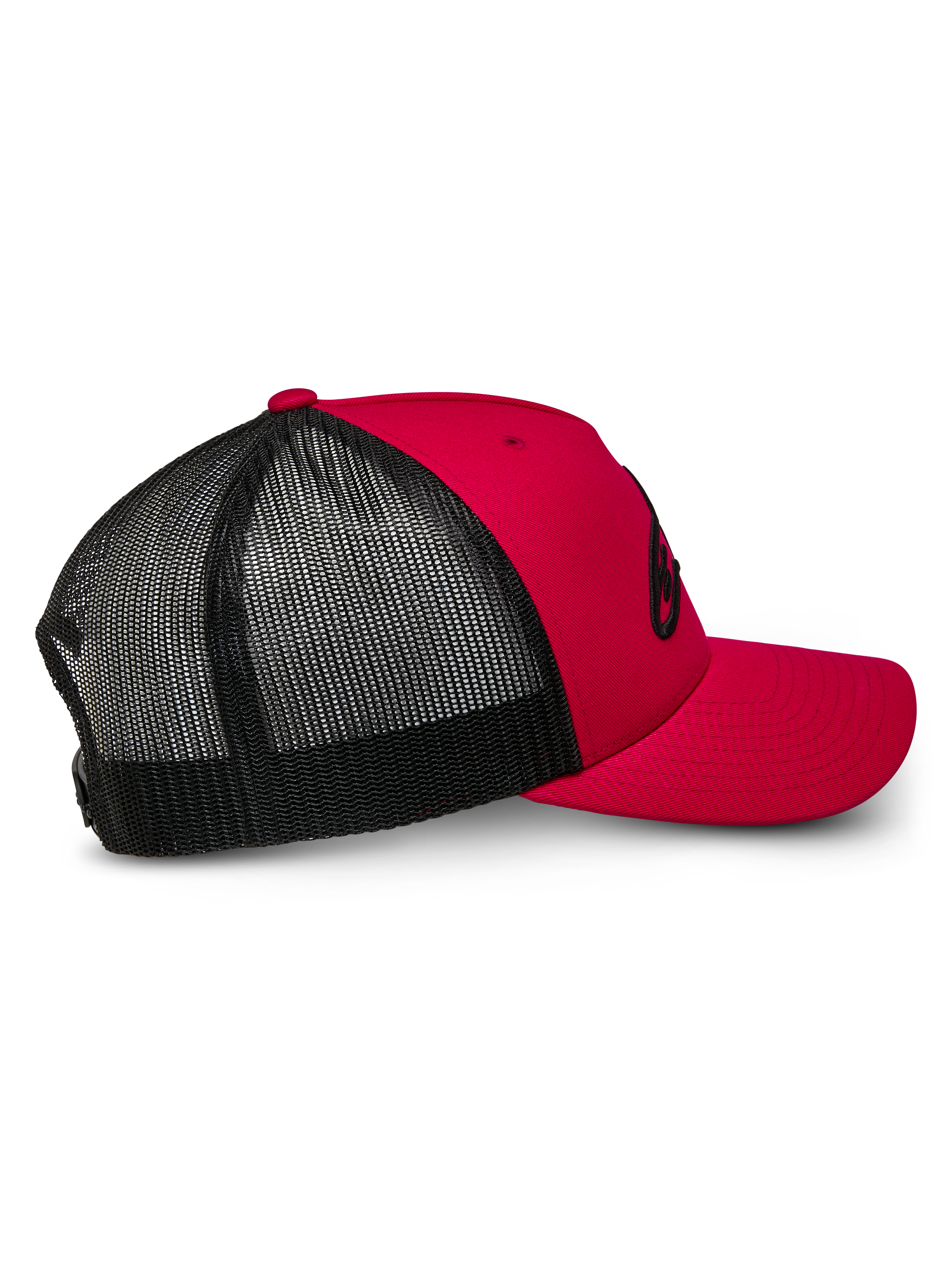 Cappello Trucker Alpinestars Ageless, rosso e nero, vista laterale di profilo che mostra la parte anteriore rossa strutturata e la visiera curva con pannelli posteriori in rete traspirante nera, copricapo casual ispirato al motorsport