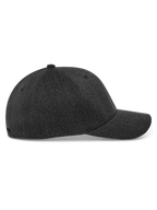 Cappello Alpinestars Corp Shift Multi, vista laterale, grigio scuro melange, corona strutturata con visiera curva, tessuto in twill elasticizzato, copricapo casual ispirato al motorsport