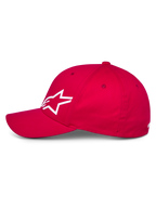 Alpinestars Corp Shift Multi Hat, cappello rosso stile baseball, vista di profilo laterale con logo Astars 3D bianco, visiera curva e corona strutturata, copricapo casual motorsport