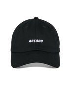 Cappello Alpinestars Deduce Strapback, nero, vista frontale con ricamo bianco ASTARS, visiera curva, corona bassa non strutturata, accessorio casual da motorsport