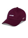 Alpinestars Deduce Strapback Hat, cappello da baseball, color bordeaux, scritta "ASTARS" bianca ricamata sul davanti, logo stella sul lato, visiera curva, abbigliamento casual motorsport streetwear