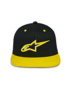 Cappello Alpinestars Thickness Snapback, berretto con corona strutturata e visiera piatta, nero con visiera e occhielli giallo alta visibilità, logo Astars ricamato in 3D sul davanti, streetwear casual da motorsport
