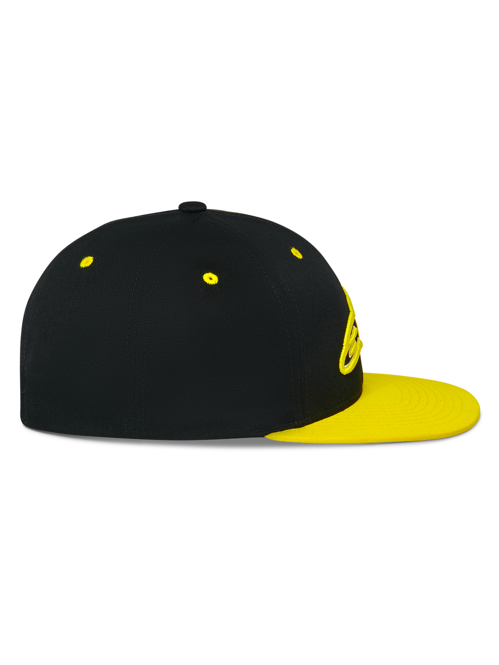 Cappello Snapback Alpinestars Thickness, vista laterale, corona nera con visiera piatta e occhielli giallo fluo, logo ricamato in 3D sul davanti, copricapo casual ispirato al motorsport