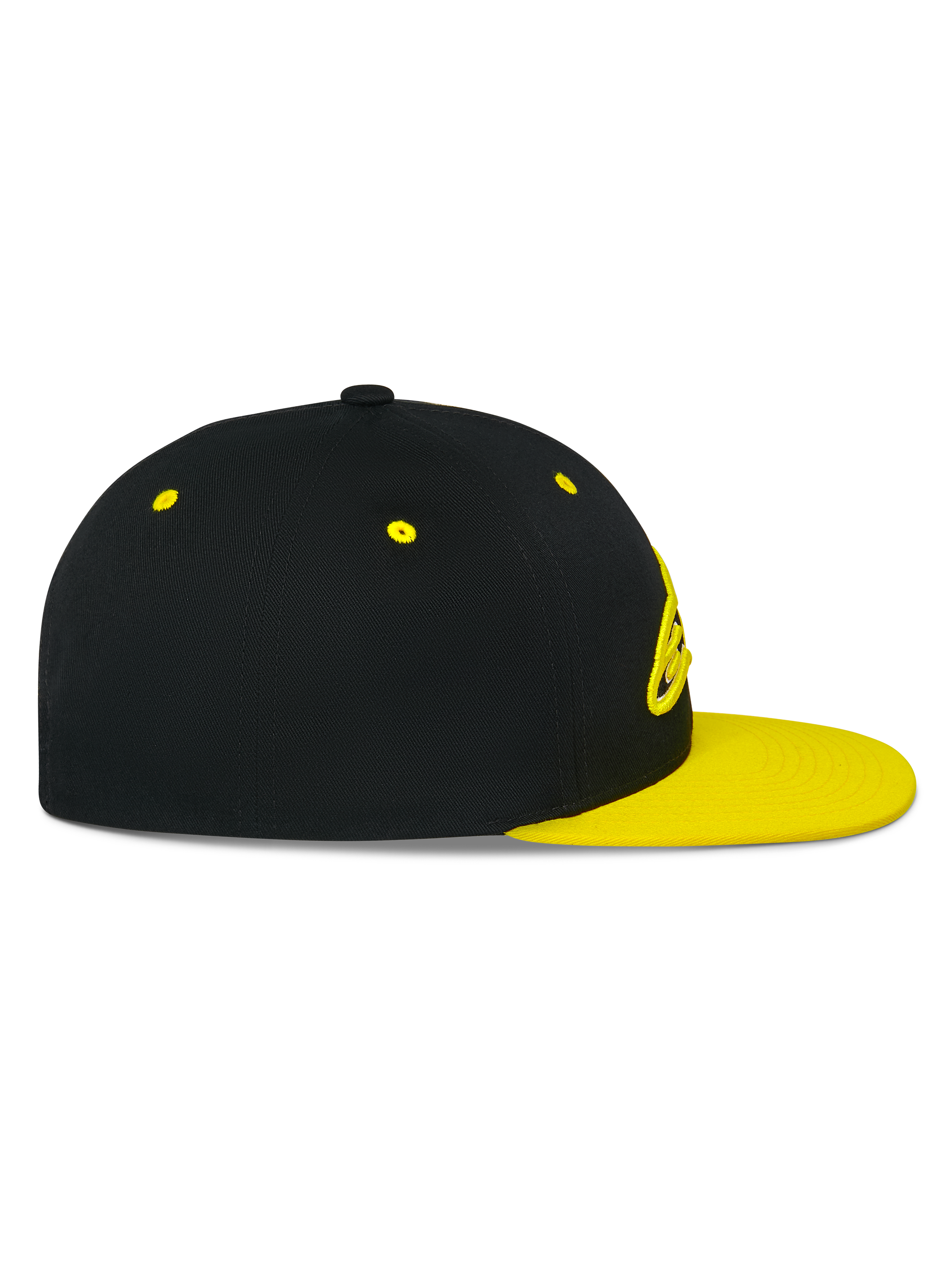 Cappello Snapback Alpinestars Thickness, vista laterale, corona nera con visiera piatta e occhielli giallo fluo, logo ricamato in 3D sul davanti, copricapo casual ispirato al motorsport
